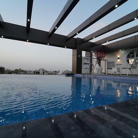 Rockland Hotel, C.R Park New Delhi Extérieur photo