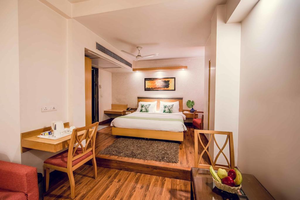 Rockland Hotel, C.R Park New Delhi Extérieur photo