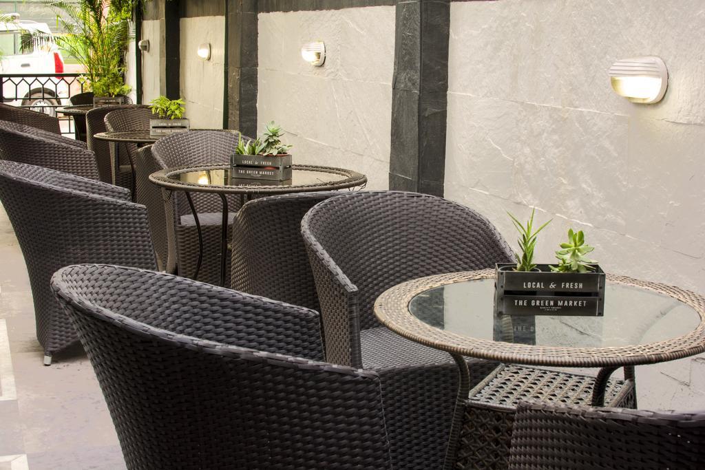 Rockland Hotel, C.R Park New Delhi Extérieur photo