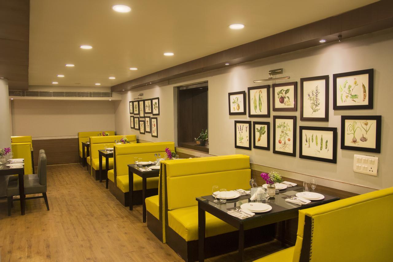 Rockland Hotel, C.R Park New Delhi Extérieur photo