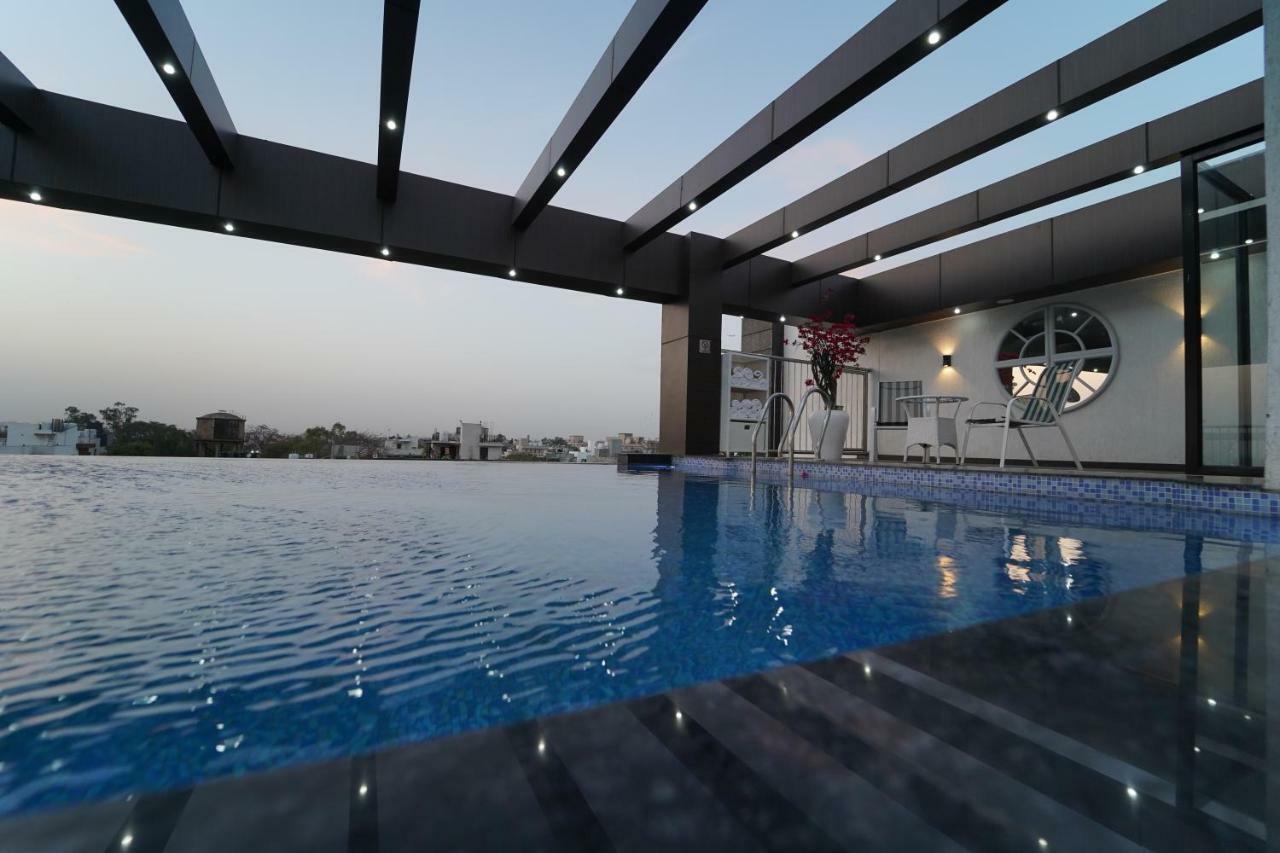 Rockland Hotel, C.R Park New Delhi Extérieur photo