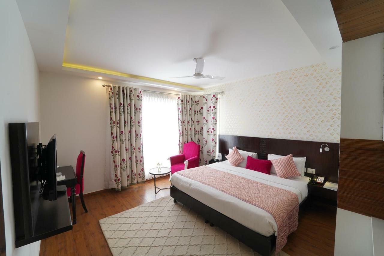 Rockland Hotel, C.R Park New Delhi Extérieur photo